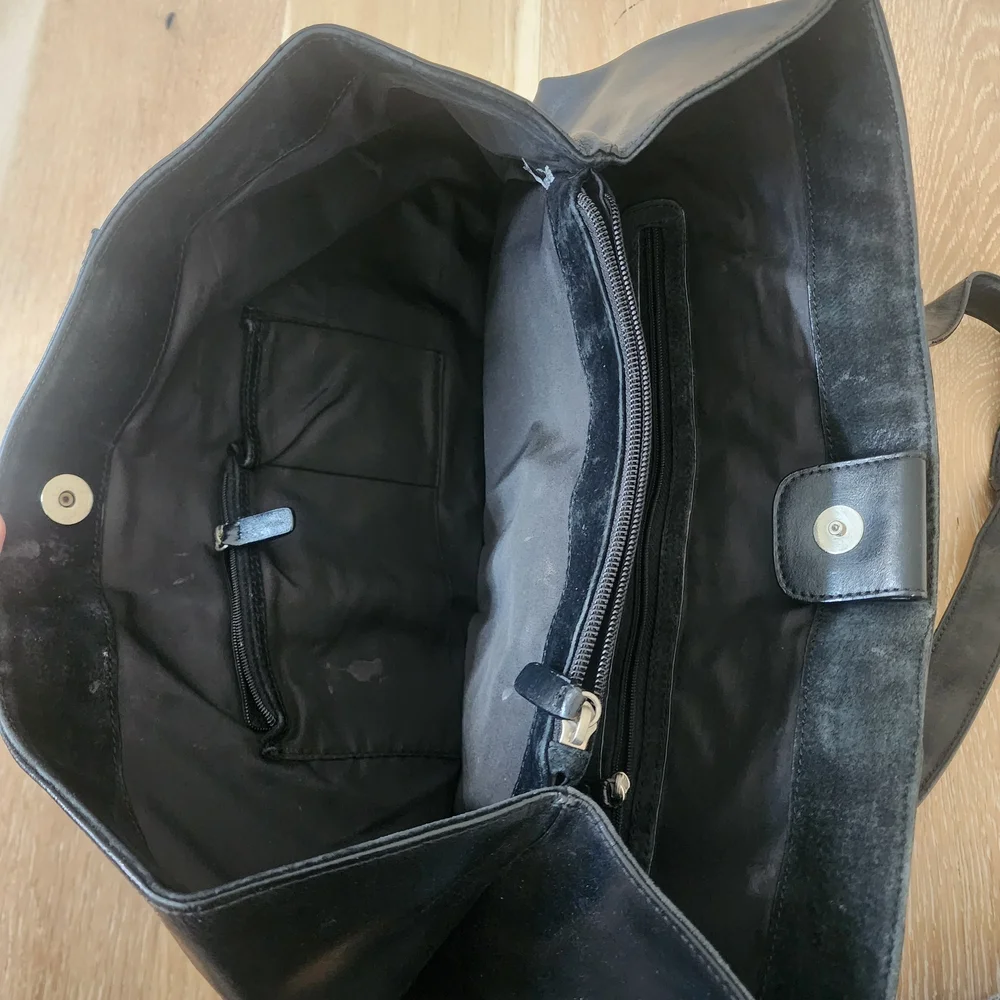 Beautiful Loved Black Leather Double Strapped Alfani Shoulder Tote Bag - Picture 5 of 9